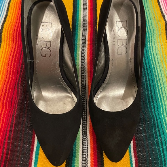 BCBG Chunky Heel Black Suede Pointed Toe Pumps - Picture 3 of 8